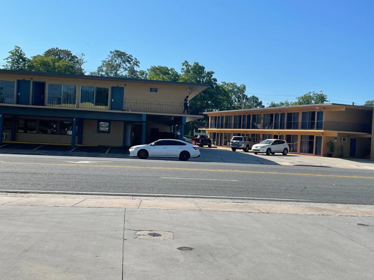 Royal Inn Live Oak Exterior photo